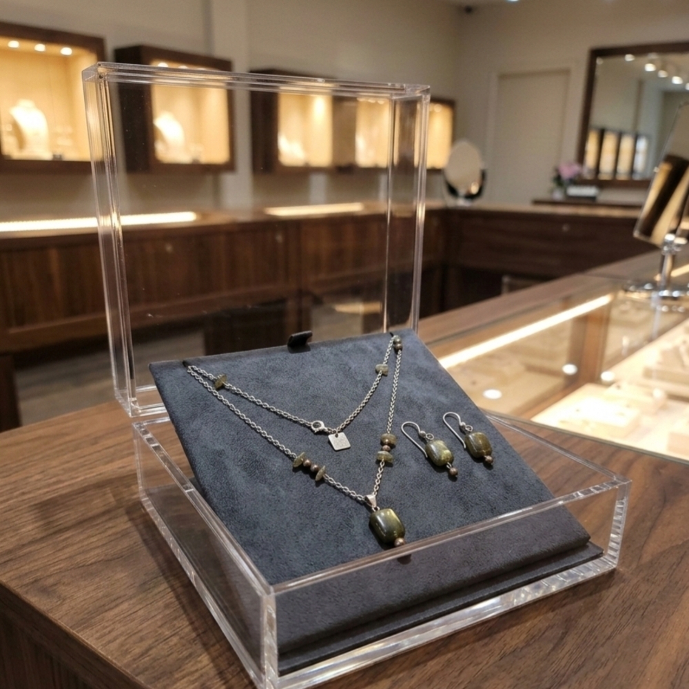 Elegant Green and Sterling Silver Jewelry Set